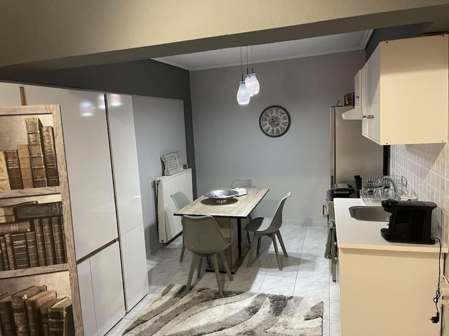 Central Modern Apartment Volos Eksteriør bilde