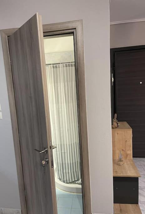 Central Modern Apartment Volos Eksteriør bilde